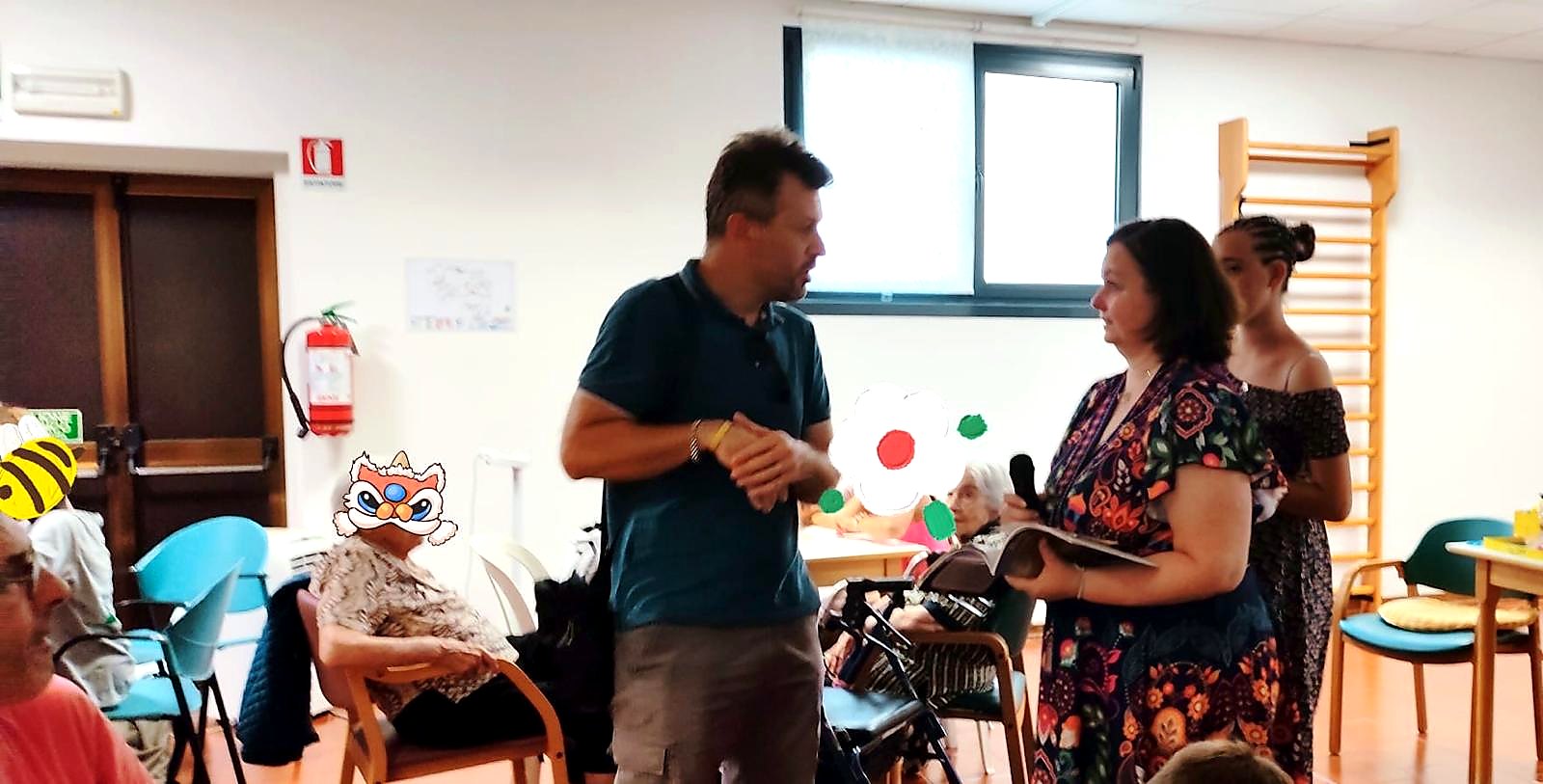 Momento dell'incontro intergenerazionale alla Casa di Riposo La Panoramica