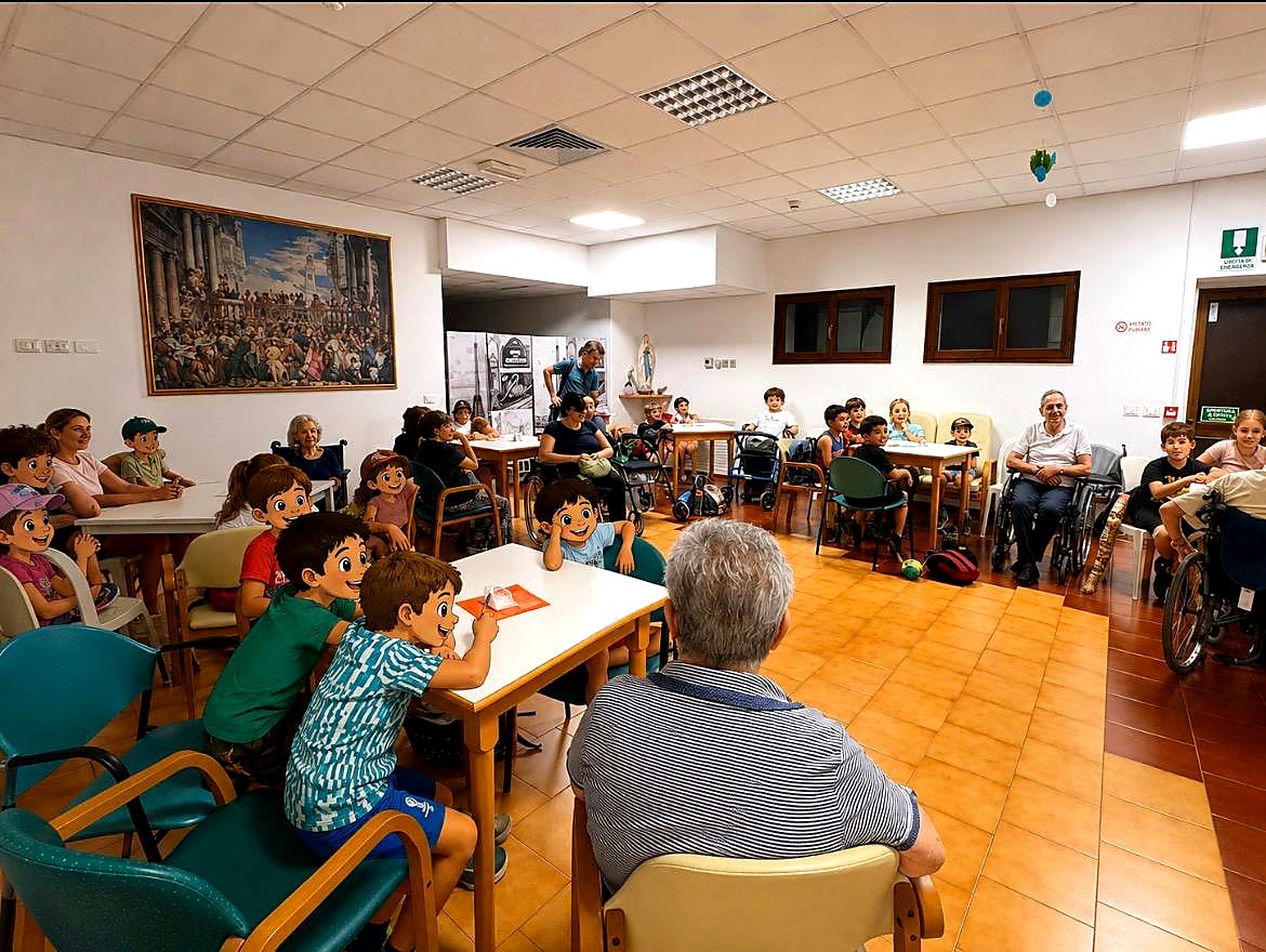 Momento dell'incontro intergenerazionale alla Casa di Riposo La Panoramica